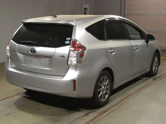 TOYOTA PRIUS ALPHA 2017
