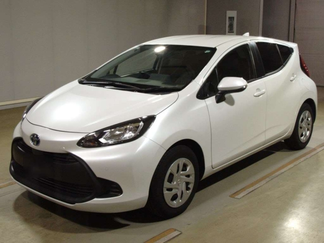 TOYOTA AQUA 2021