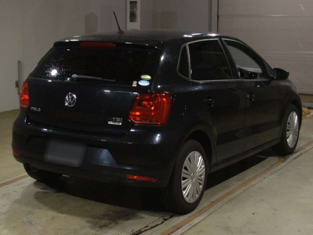 VOLKSWAGEN POLO 2016