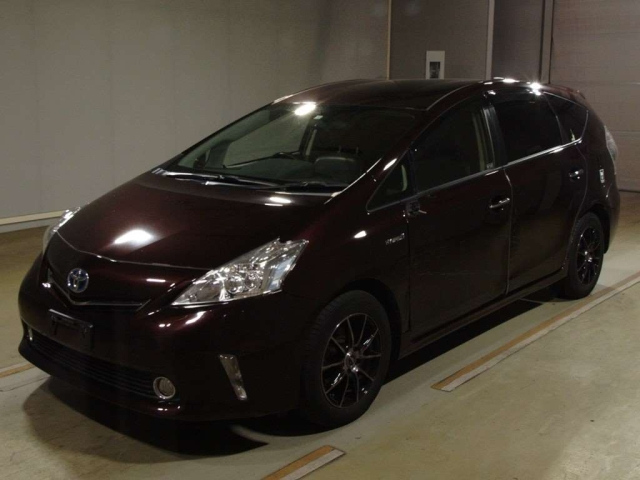 TOYOTA PRIUS ALPHA 2014