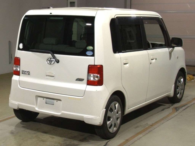TOYOTA PIXIS SPACE 2012