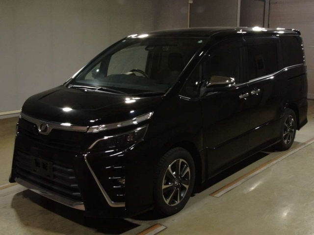 TOYOTA VOXY 2018