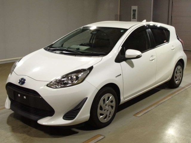 TOYOTA AQUA 2018