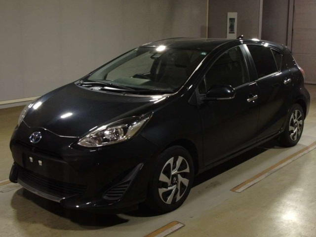 TOYOTA AQUA 2021