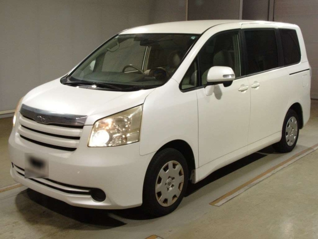 TOYOTA NOAH 2009