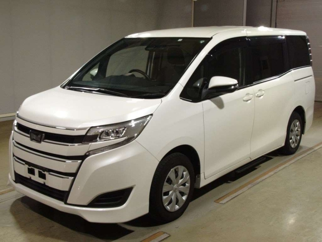 TOYOTA NOAH 2018