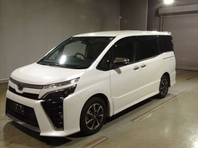 TOYOTA VOXY 2020