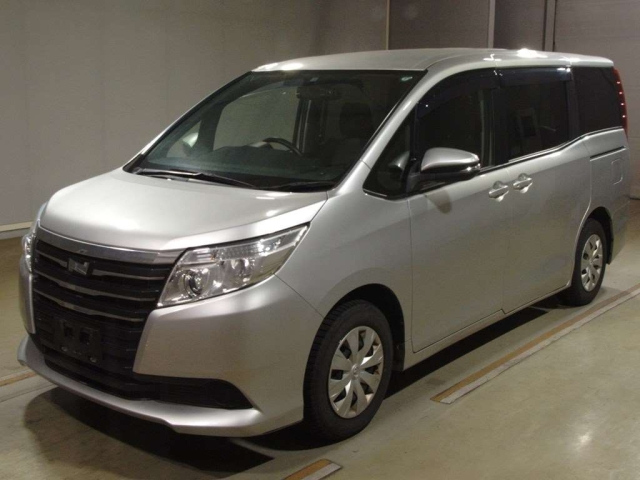 TOYOTA NOAH 2016