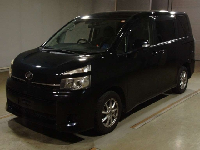 TOYOTA VOXY 2013