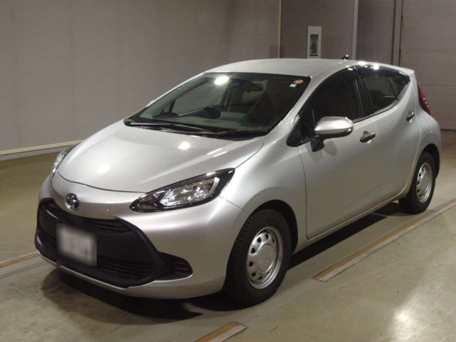 TOYOTA AQUA 2023