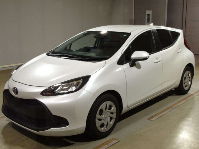 TOYOTA AQUA 2021
