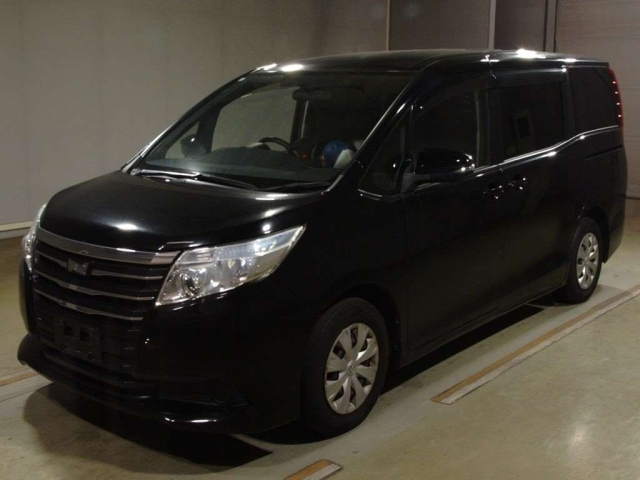 TOYOTA NOAH 2015