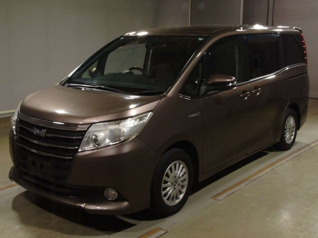 TOYOTA NOAH 2014