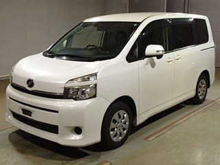 TOYOTA VOXY 2013