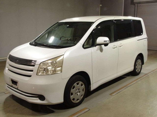 TOYOTA NOAH 2008