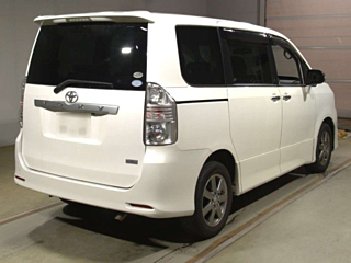 TOYOTA VOXY 2009