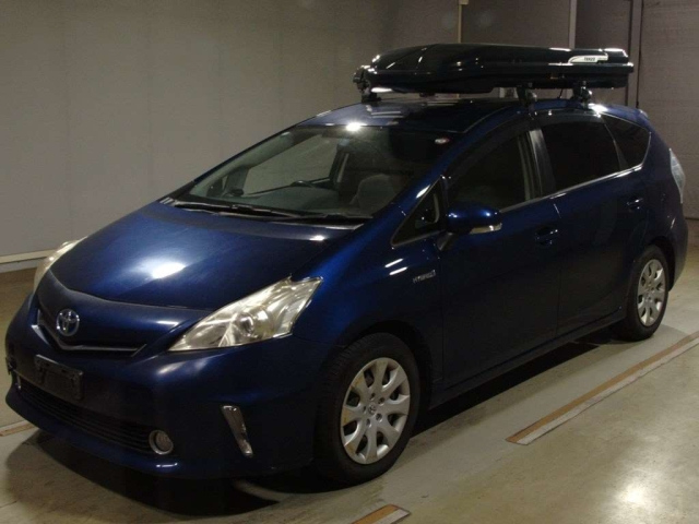 TOYOTA PRIUS ALPHA 2013