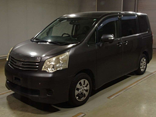 TOYOTA NOAH 2010