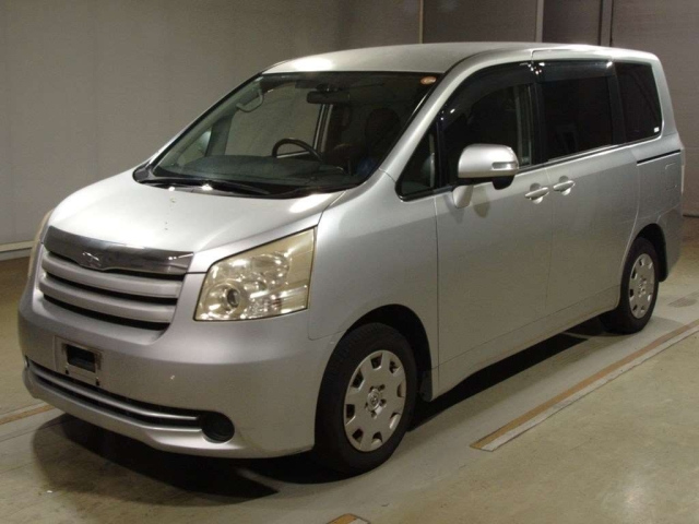 TOYOTA NOAH 2008