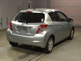 TOYOTA VITZ 2011