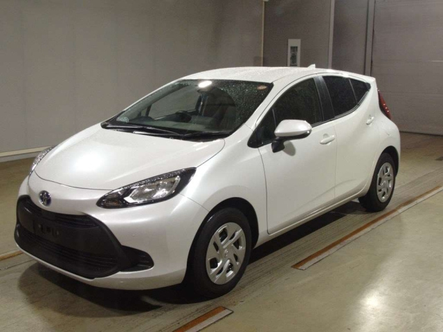 TOYOTA AQUA 2025