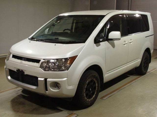 MITSUBISHI DELICA D5 2015