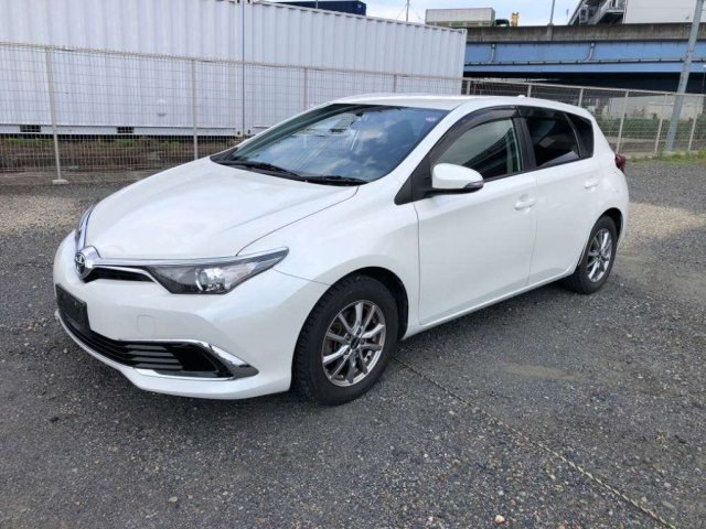 TOYOTA AURIS 2016
