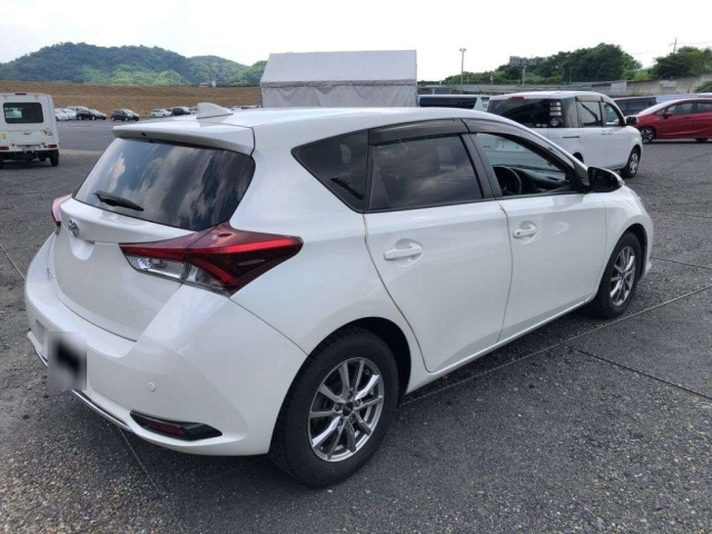 TOYOTA AURIS 2016