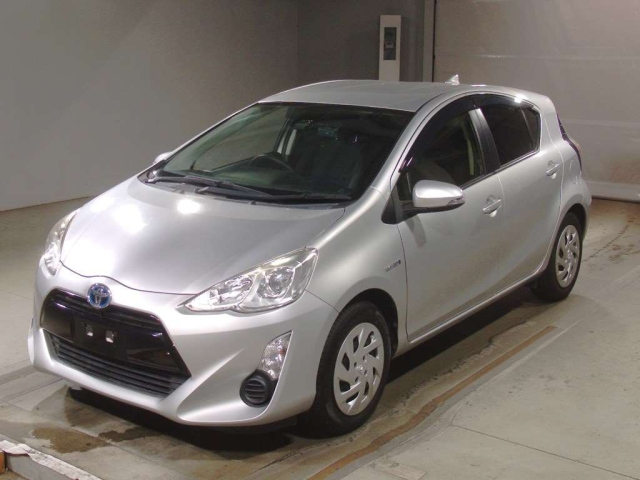 TOYOTA AQUA 2017