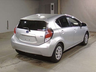 TOYOTA AQUA 2017