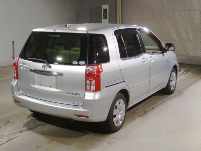 TOYOTA RAUM 2009