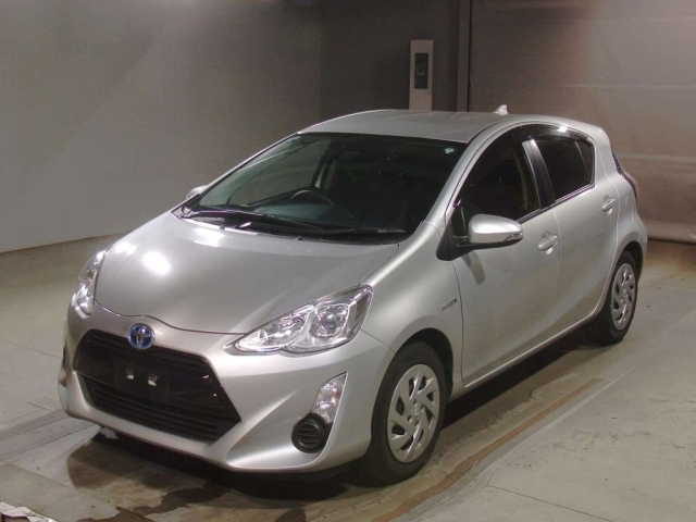 TOYOTA AQUA 2016