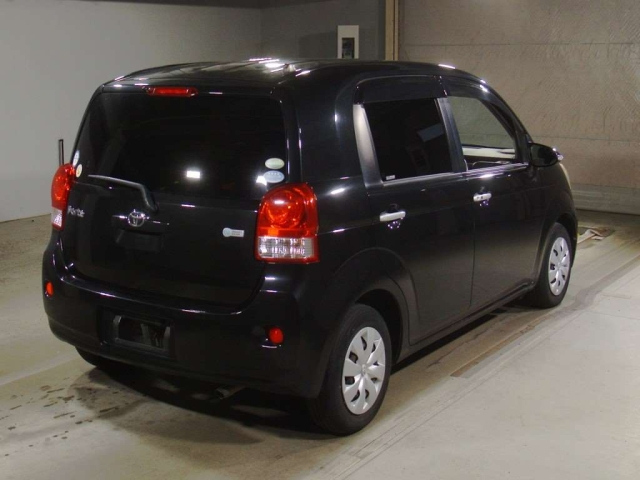 TOYOTA PORTE 2012
