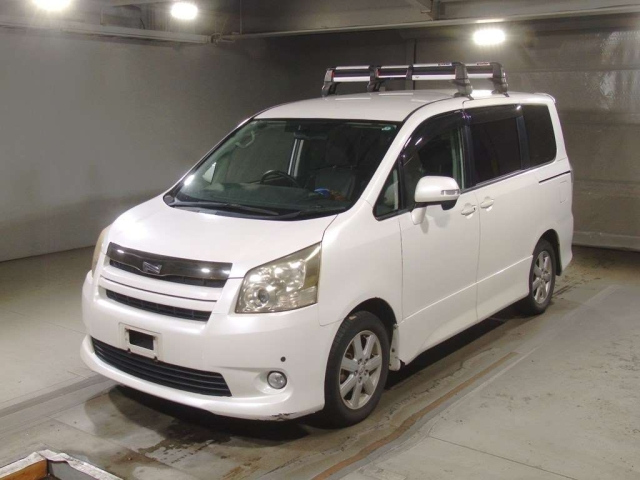 TOYOTA NOAH 2009