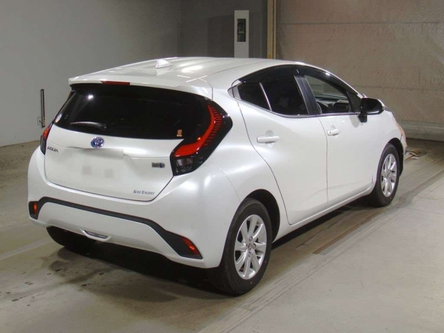 TOYOTA AQUA 2023