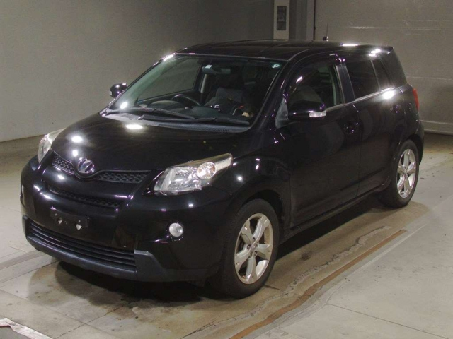 TOYOTA IST 2010