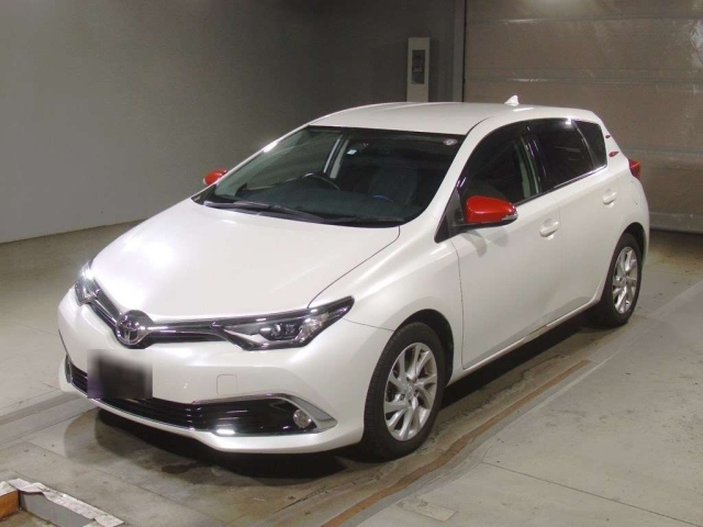 TOYOTA AURIS 2016