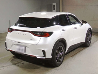 Заказать LEXUS LBX