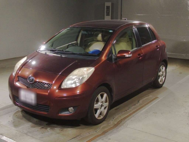 TOYOTA VITZ 2010