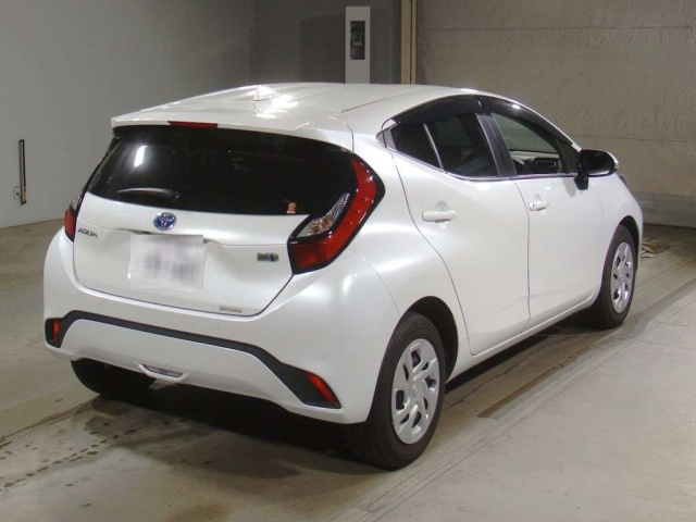 TOYOTA AQUA 2022