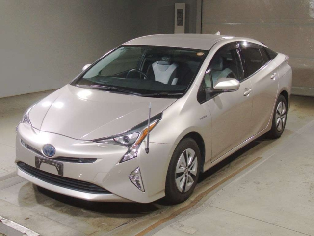 TOYOTA PRIUS 2018
