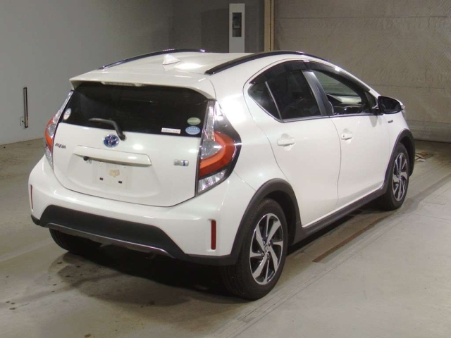 TOYOTA AQUA 2017