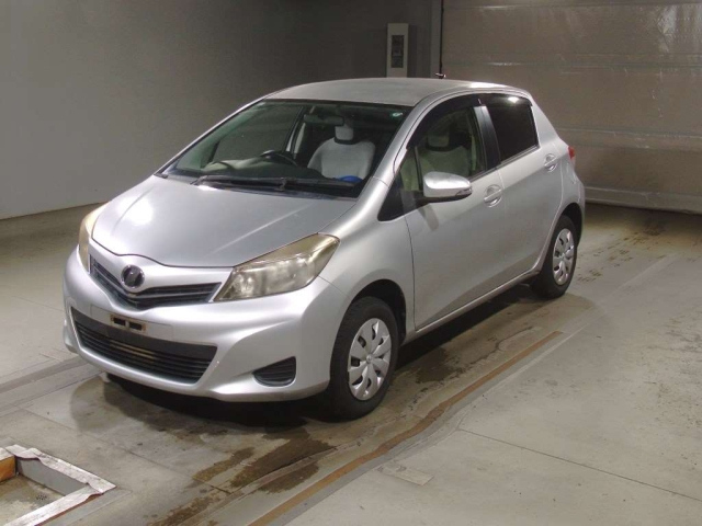 TOYOTA VITZ 2012