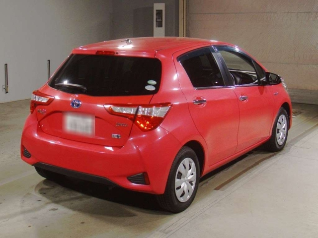 TOYOTA VITZ 2017