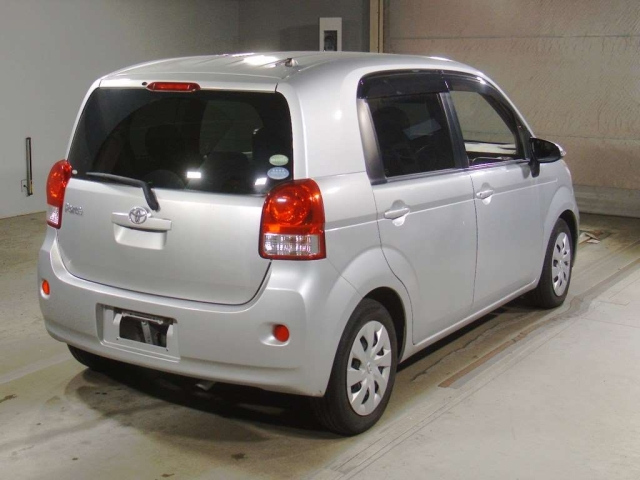TOYOTA PORTE 2012