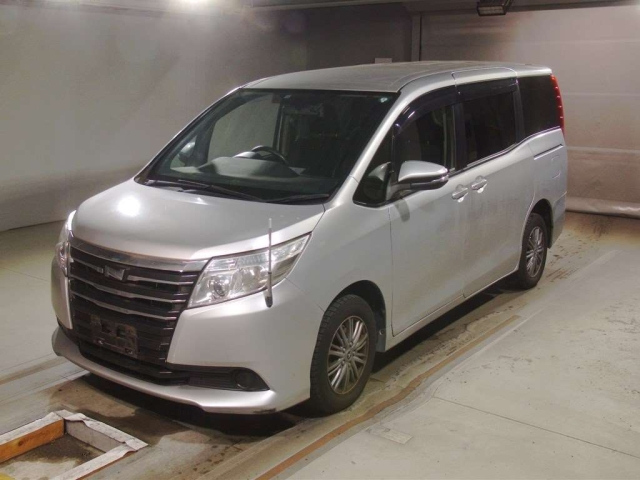 TOYOTA NOAH 2014