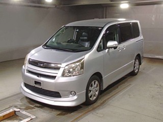 TOYOTA NOAH 2009