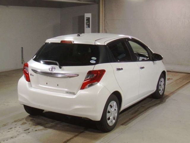 TOYOTA VITZ 2015