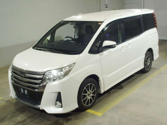 TOYOTA NOAH 2014