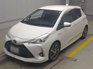 TOYOTA VITZ 2017